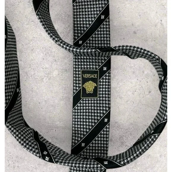 GIANNI VERSACE Silk Tie ITALY Black White Striped Logo W:3.8 EUC